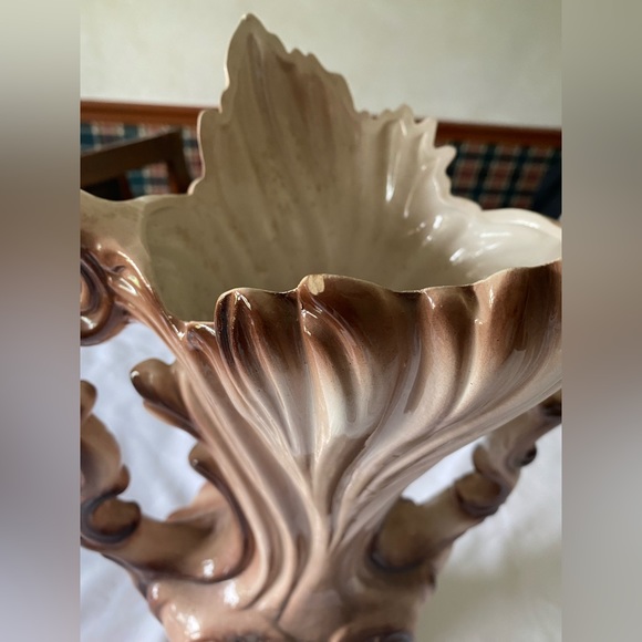 GORGEOUS Vintage Capodimonte Footed Two Handled Italian Porcelain Vase Urn - Picture 9 of 10